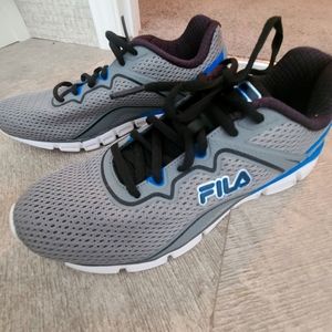 Mens FILA Sneakers sz 8